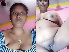BigAss Unsatisfied Boudi Showing And Fingering