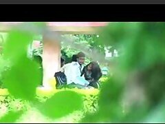 Jharkhand girl gives a mind-blowing blowjob in the park