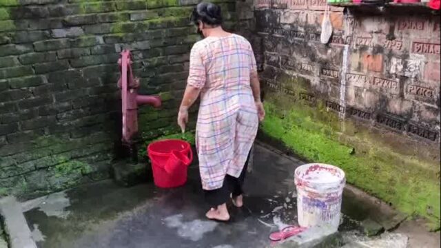 Maid Bhabi Fucked owner in Bathing