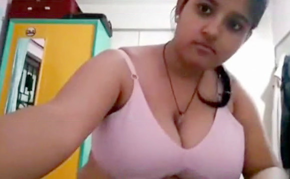 Desi girl very large Boobs showing pressing