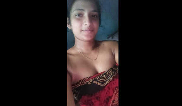 Beautiful GF Showing Lover On VC
