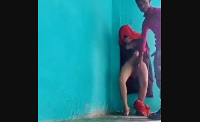 Bangla hijabi cousin burqa and leg lifted in a corner and fucked standing