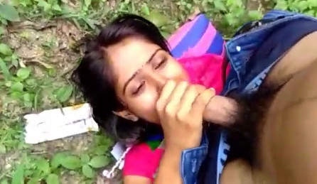 Sexy Gf Outdoor Blowjob And Nude Captured nude sex video