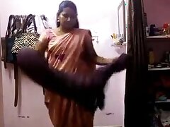 Desi bhabi change her dress