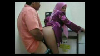 Hijabi gf giving extra service in office