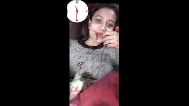 Horny Babe Showing And Fingering showing sex video