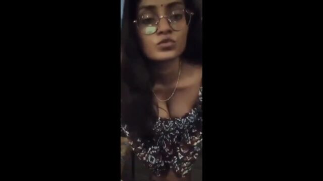 Desi beauty showing big boobs boobs sex video