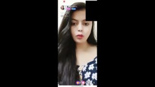 Hot Girl Pari Fingering Pussy on Chamet Live With Face