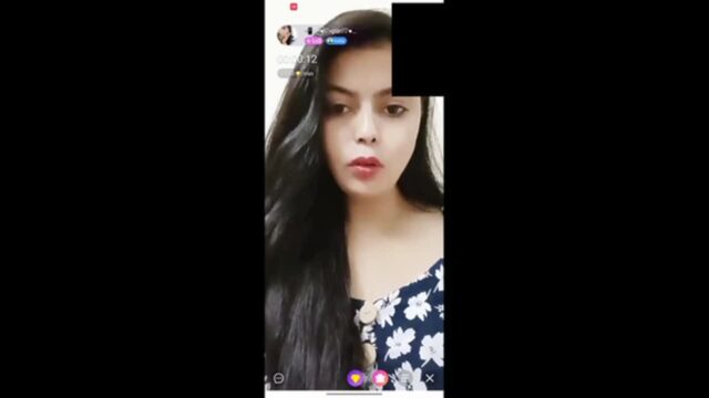 Hot Girl Pari Fingering Pussy on Chamet Live With Face