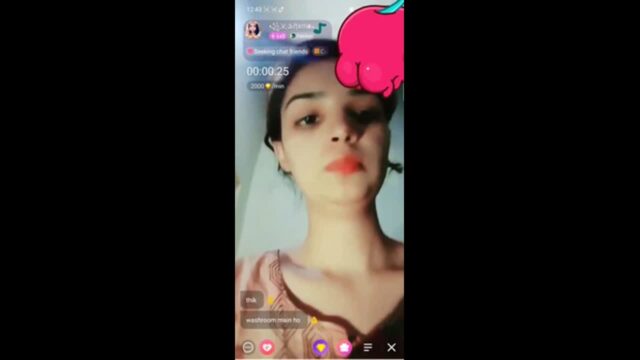 Cute Paki Babe Itxma Shows Hairy Armpits, Pussy and Spreads Asshole on Chamet Live
