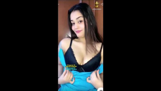 Super Sexy Tango Girl Shows Pussy and Boobs With Face boobs sex video