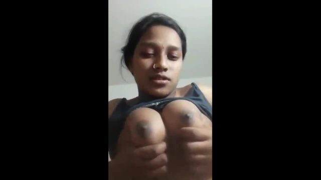 Desi Girl Showing Boobs to Lover showing sex video