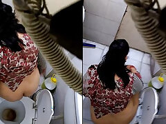 Desi aunty toilet ass capture