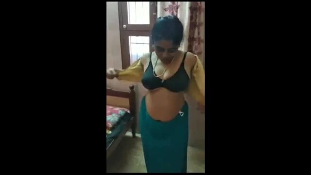 Tamil Bhabi Nude Play with Lovr nude sex video