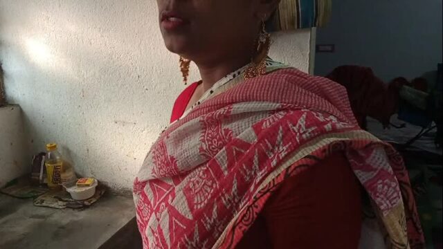 Shy wife Reshma after complusion from husband agreed to unhook her blouse