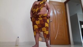 Shewata bhabhi lift her saree on top to show us heaven