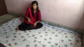 Room Rent Ke Badle Yoururfi Ne Makaan Malik Se Chudaya Cum Swallowing