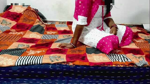 Rocking hot ass showing aunty showing sex video
