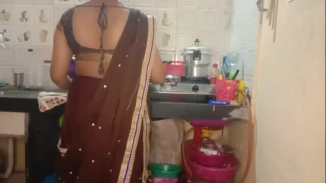 Quick fun with maid when wife bathing fun sex video