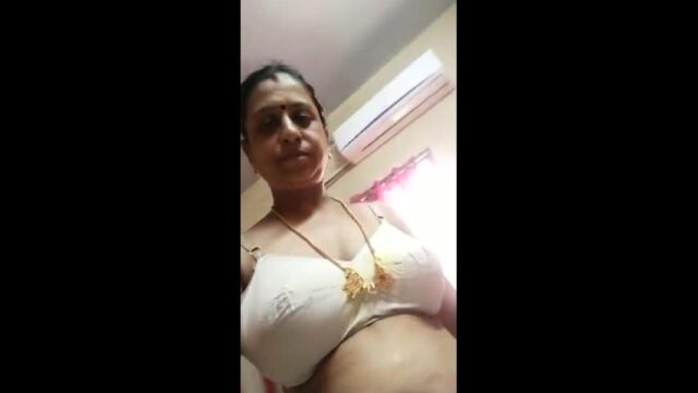 pure iyer maami showing akkul thoppul boobs to boy friend