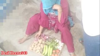 indian desi bhabhi vegetables selling