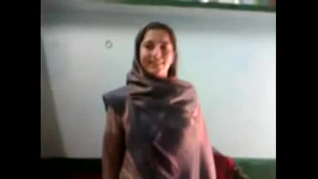 Hot Maharashtra Girlfriend Exposes her Large Bra buddies