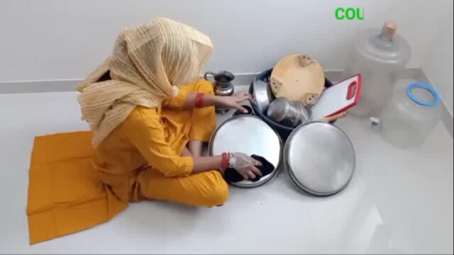 Driver fucking boss daughter when she is alone in hostel