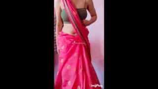 Desi Naari in Pink Saree, ajao bari bari