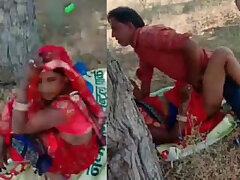 Desi aunty caught fucking in khet
