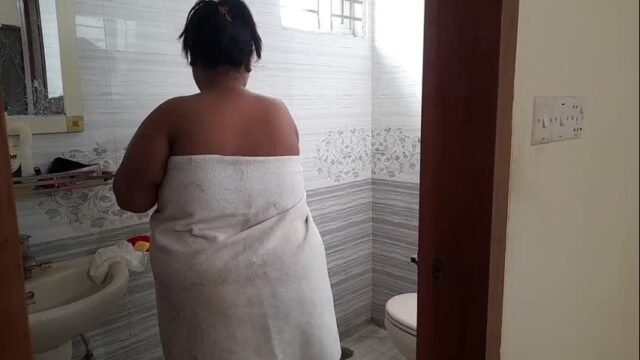 Big boobed whore wife Maria expose her assets infront of hubby’s mobile cam