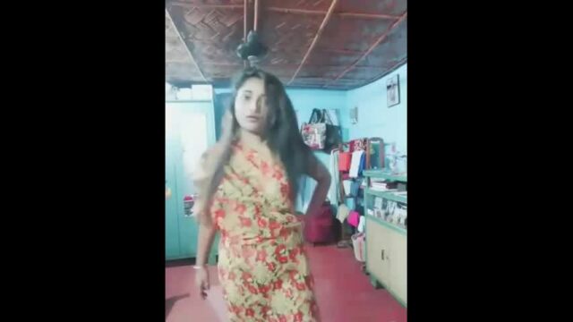 Bengali horny girl showing and fingering pussy bengali sex video