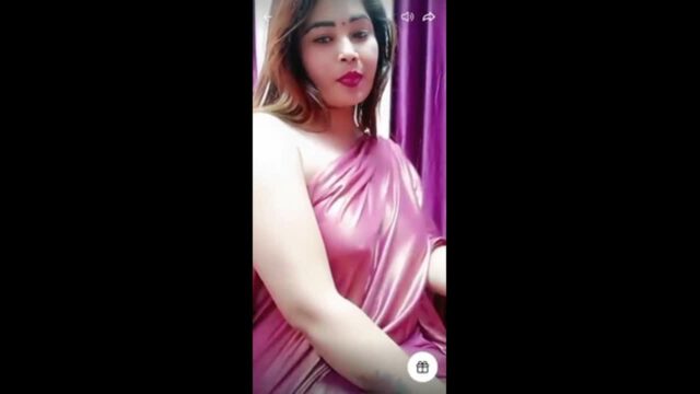 Famous Tango Star Chingari Hot Sideboob and Rare NipSlip While Performing on Tango Li