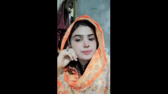 Desi cutie showing full naked cutie sex video