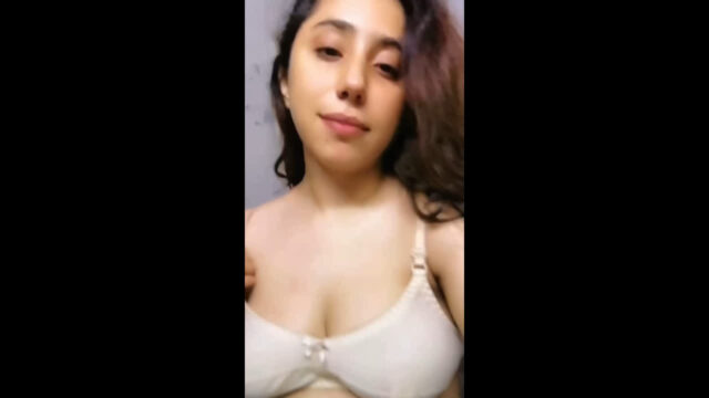 Sexy Girlfriend Showing Nude And Pressing Boobs nude sex video