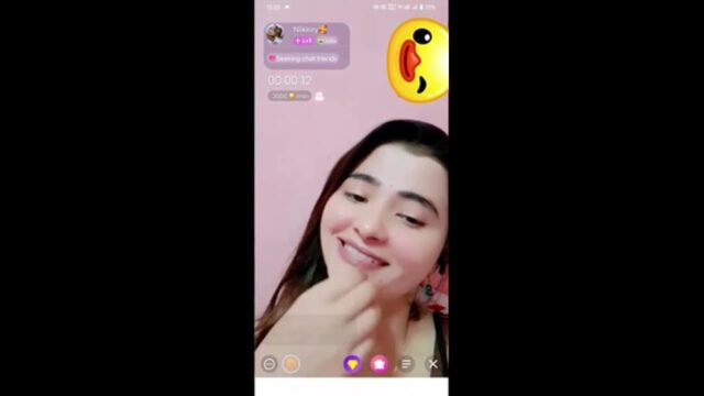 Pretty Nikkey Chamet Strip Show and masturbate
