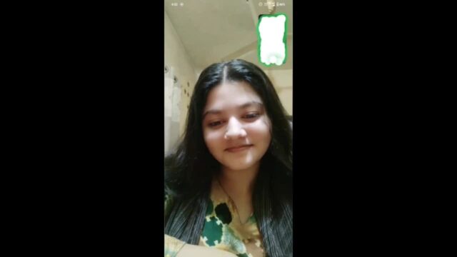 Desi Babe from Bangladesh, Showing Cute Boobs on Chamet Live live sex video