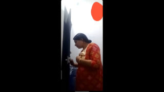 Sexy Chubby Bhabhi Showing Nude