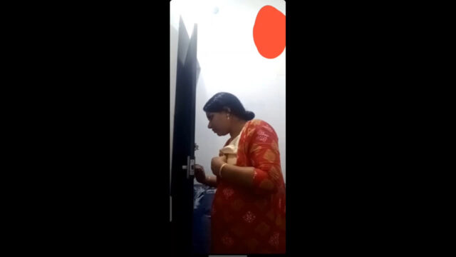 Sexy Chubby Bhabhi Showing Nude nude sex video