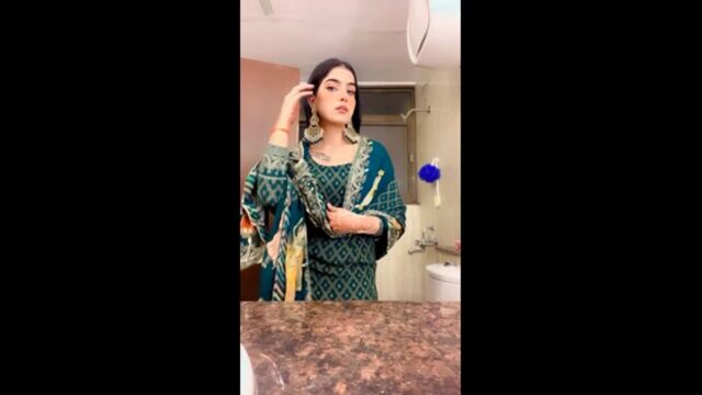 Famous Jasneet Kaur Full Nude on Snapchat Live live sex video