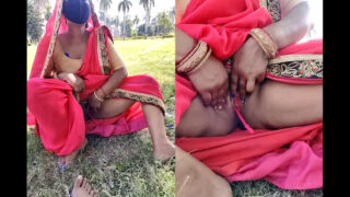 Randi Bhabhi Showing her Pussy in Garden0