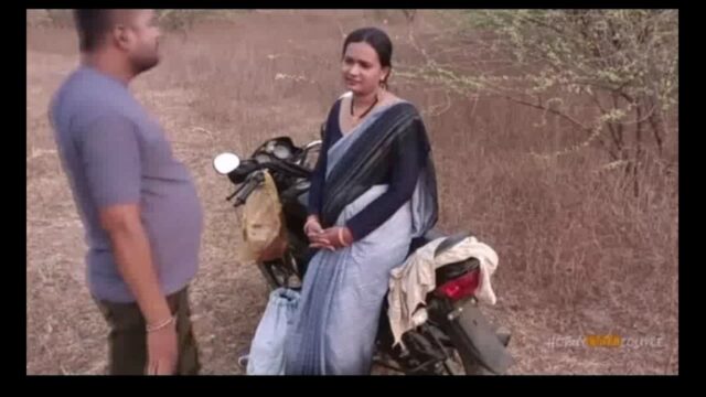 Bhabhi fucked outside field