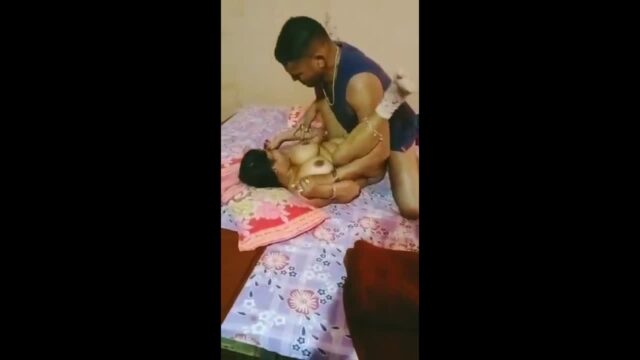 Desi Aunty fucked 2 friends desi sex video