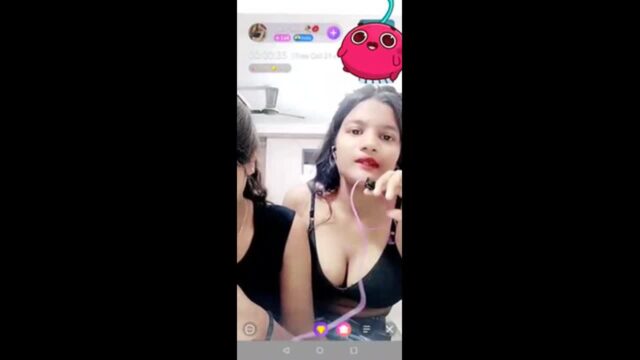 Alia Khan Friends Group Show On Chamet With Girls Taking Turns Showing Their Boobs