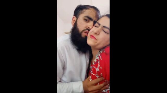 Sexy Hot Paki Bhabhi Boob Sucking Kissing And Shaved Pussy Fucking With Dever boobs sex video