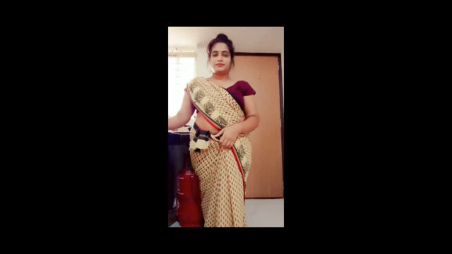 Hot bhabi strip her saree to full nude must watch