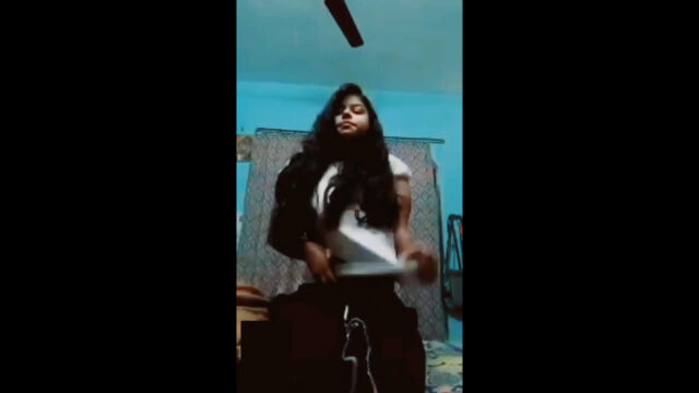 Indian Sexy Babe Showing Her Nude nude sex video