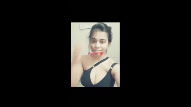 Hot sexy gf recorded her boobs showing to her bf boobs sex video