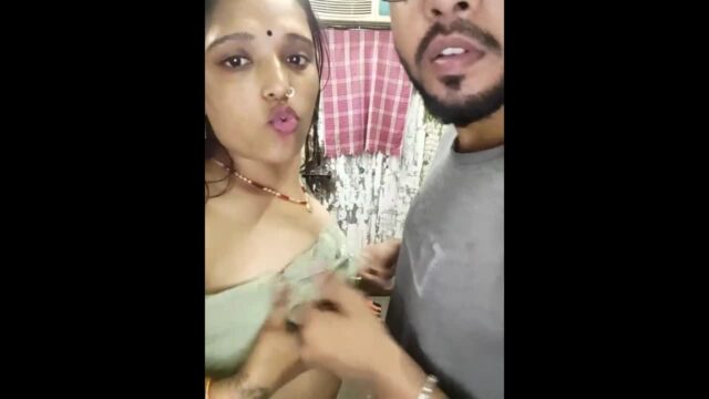 Hot beautiful slim bhabi showing her pussy slim sex video