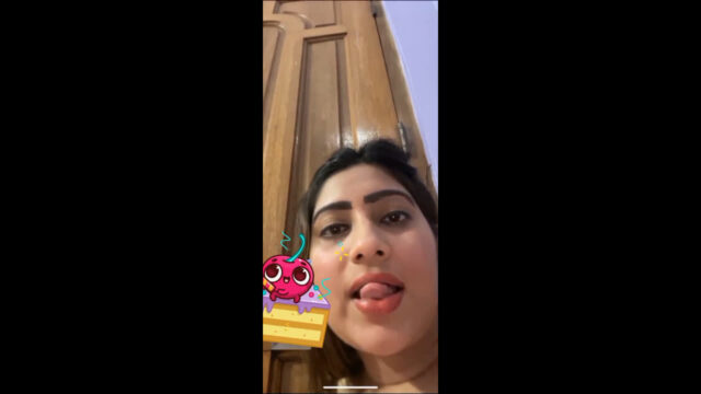 Desi chubby kolkata girlfriend fingring on vc