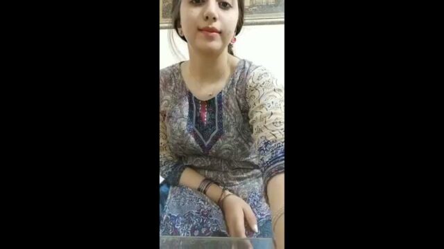 Sexy Paki Girl Shows her Boobs boobs sex video